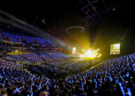 悟空體育LED透明屏閃耀伍佰ROCK STAR上海演唱會(huì)！