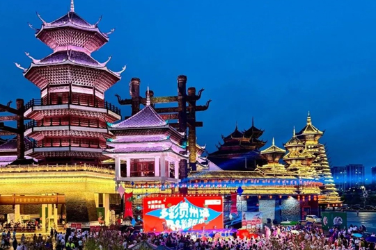 嗨翻國慶！悟空體育大屏閃耀多彩貴州城，點燃滿山跑音樂生活節(jié)！